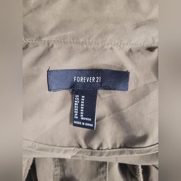 Forever 21 Olive Green Utility Cargo Jacket Med Excellent Condition - Picture 3 of 4